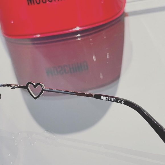 MOSCHINO  aviator sunglasses. New with case. - Picture 3 of 3